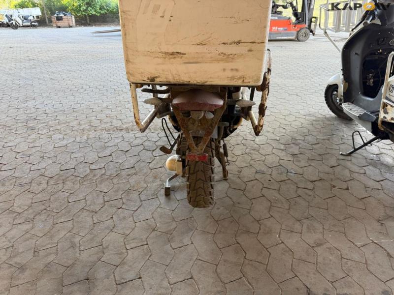 DAO 365 Electric moped with box. 6