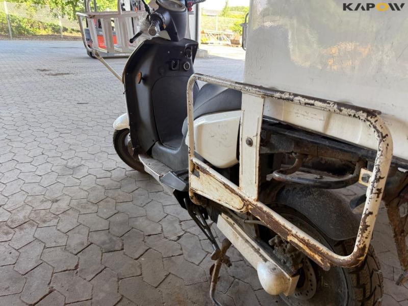 DAO 365 Electric moped with box. 15