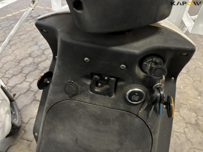 DAO 365 Electric moped 17