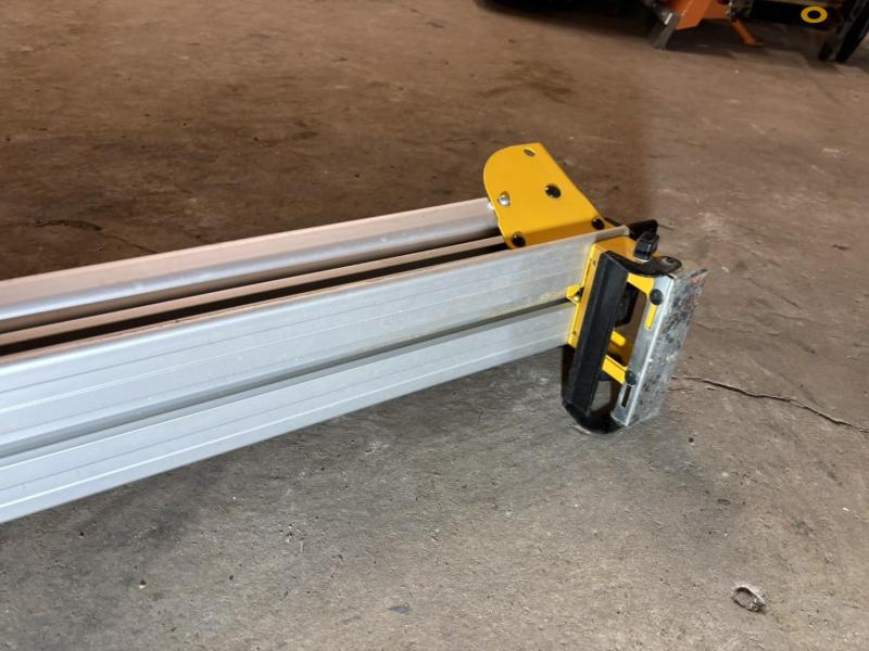 Dewalt DWS777-QS gear saw with table 20