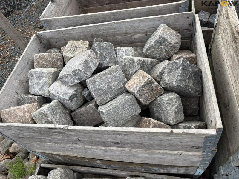 Various paving stones 46