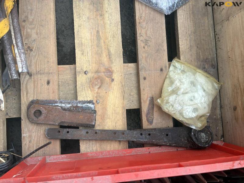 Various parts for New Holland combine harvester 13