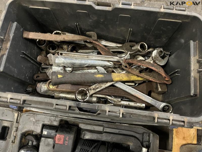 Various power tools and workshop equipment from service vehicle 15