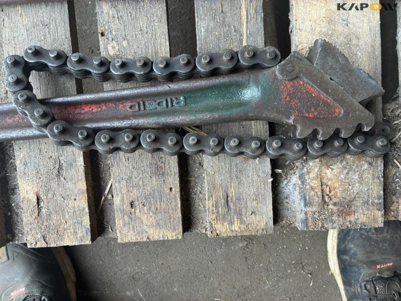 Various retaining tools 10