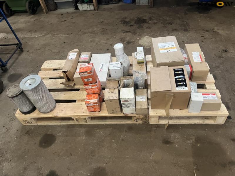 Various filters for tractors and backhoes 2