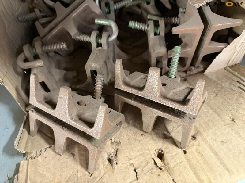 Various John Deere/Claas combine harvester spare parts 52