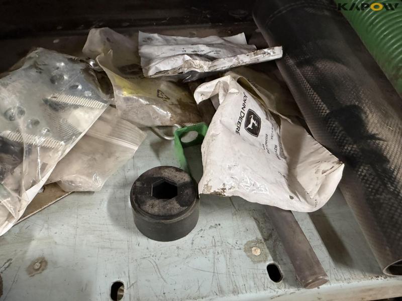 Various John Deere/Claas combine harvester spare parts 59