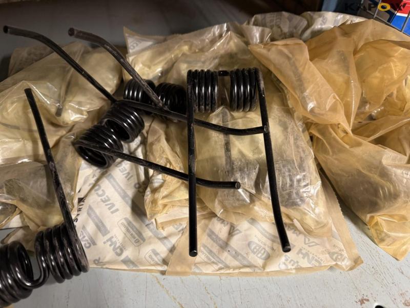 Various MF/New Holland baler spare parts 10