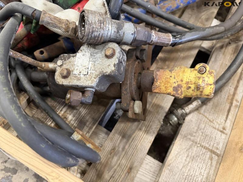 Miscellaneous on pallet 21