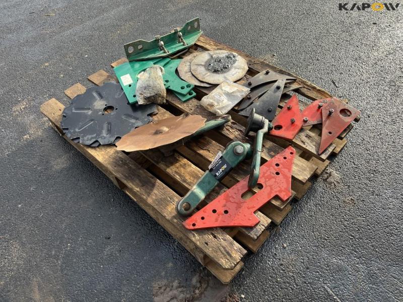 Various plow parts 7