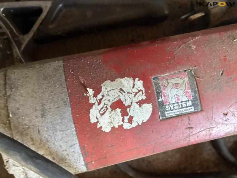 Various pipe thread cutters 23