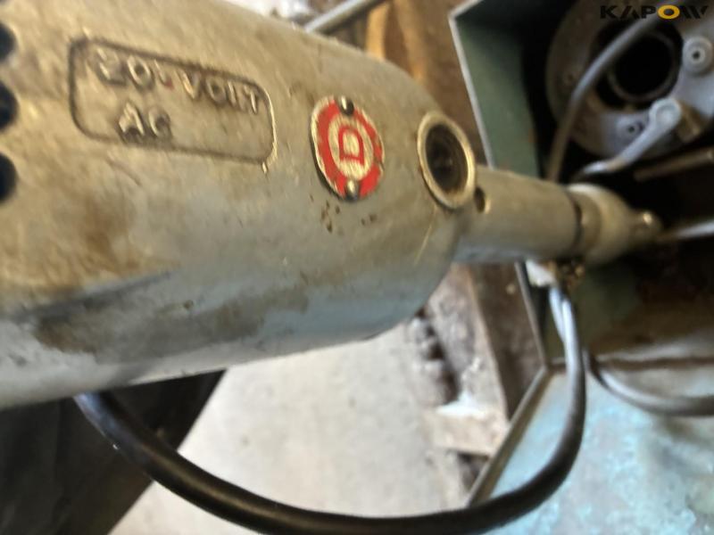 Various pipe thread cutters 32