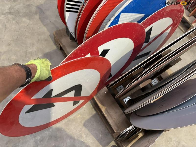 Miscellaneous signs 33