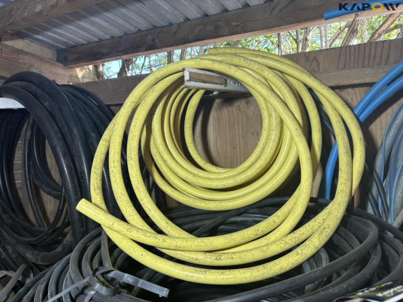 Various hoses 18