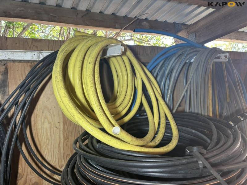 Various hoses 19