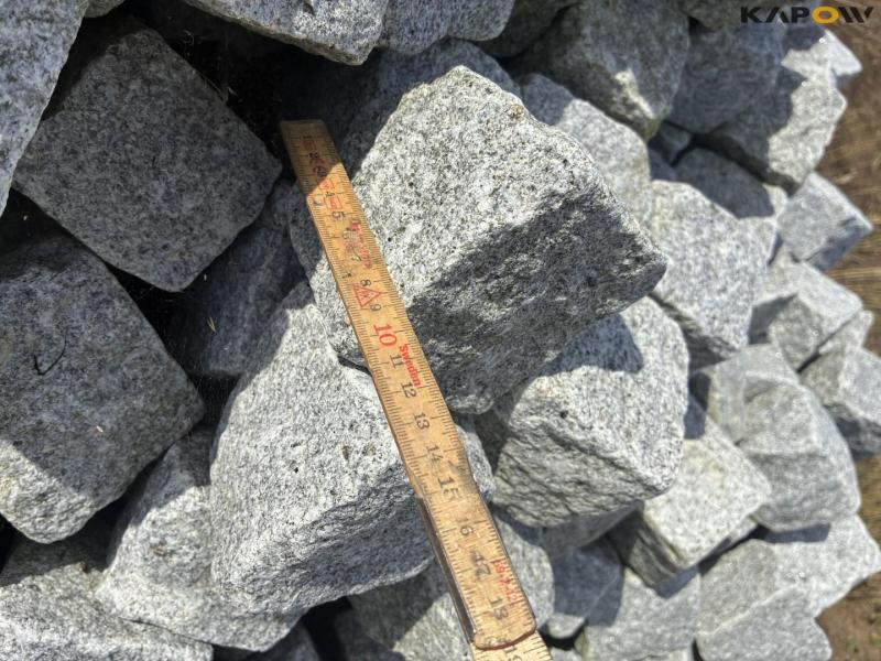 Miscellaneous stones 25