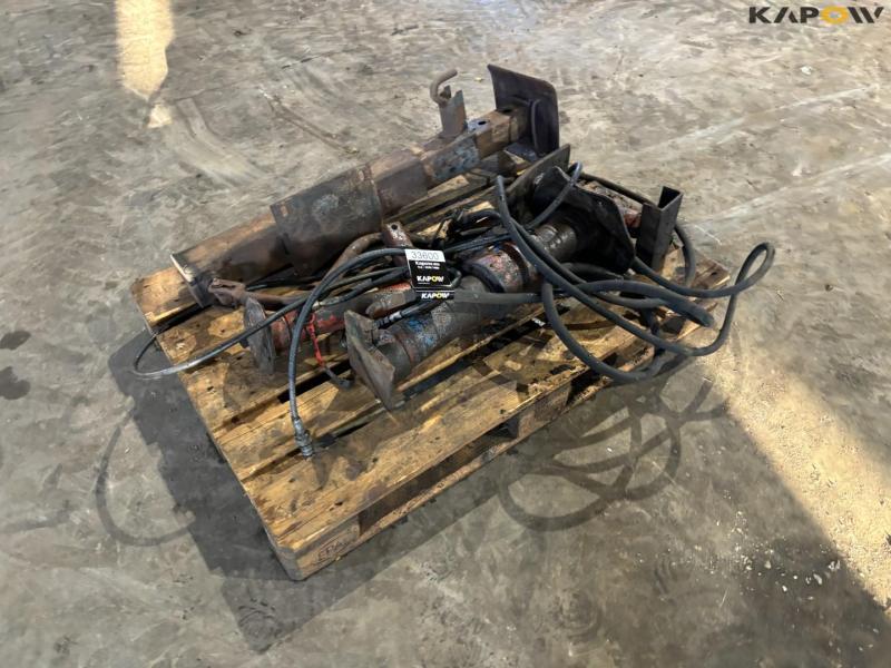 Various support legs 3