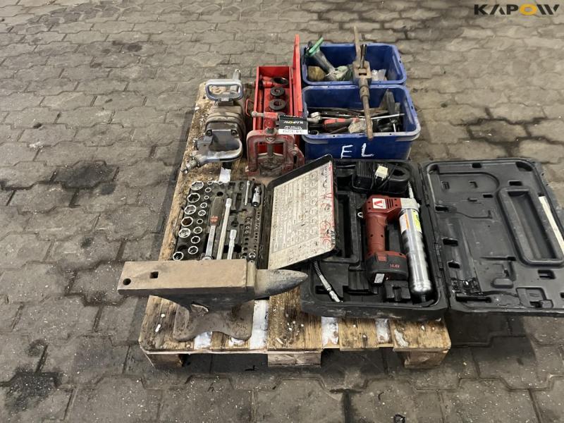 Various tools from service vehicle 8