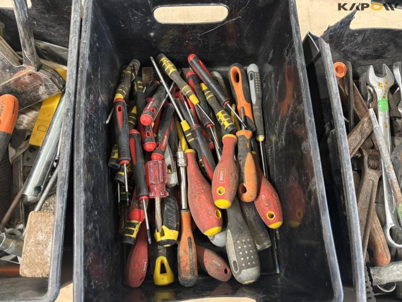Various tools and straps 7