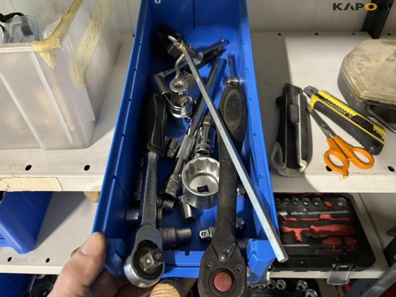 Miscellaneous tools 11