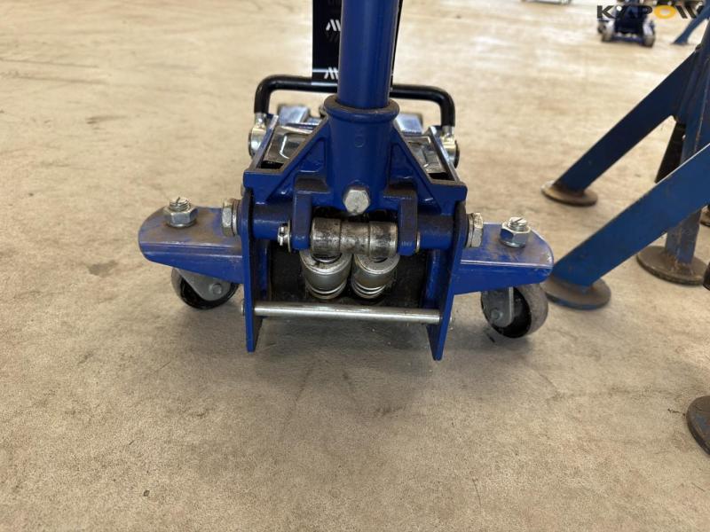 Jack TMG2501 and trestles 14