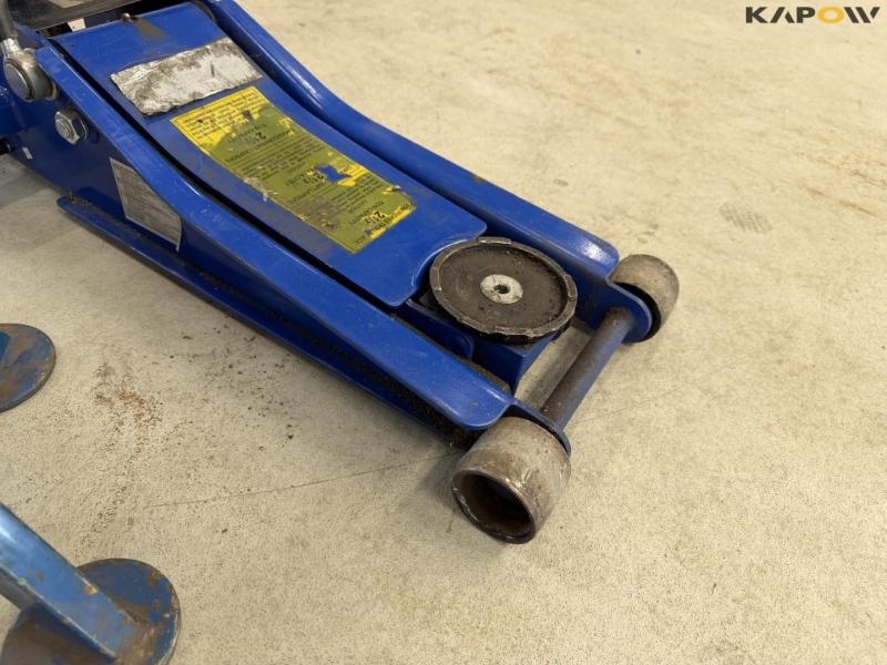 Jack TMG2501 and trestles 12