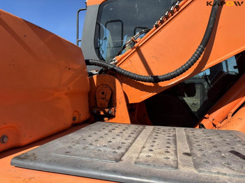 Doosan DX 225LC excavator 38