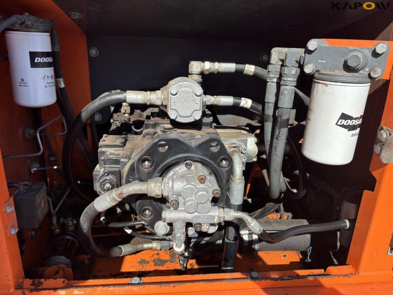 Doosan DX 225LC excavator 41
