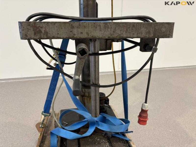 DP 925 GAD pillar drilling machine 11