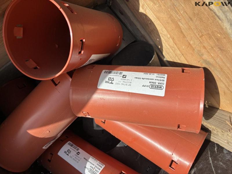 Drain couplings 28