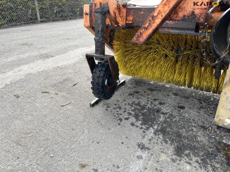 Rotating broom 13