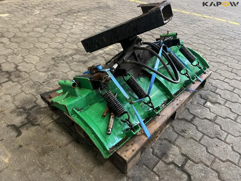 Rotating scraper blade 3