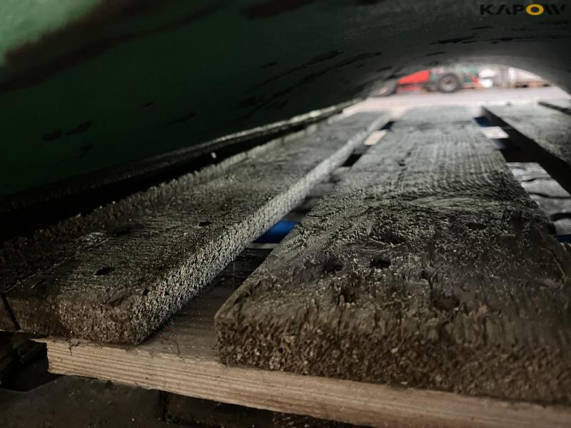 Rotating scraper blade 13