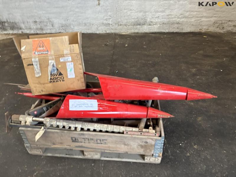 Dronningborg and Massey Ferguson combine harvester parts 7