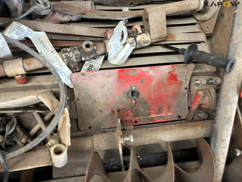 Dronningborg and Massey Ferguson combine harvester parts 19
