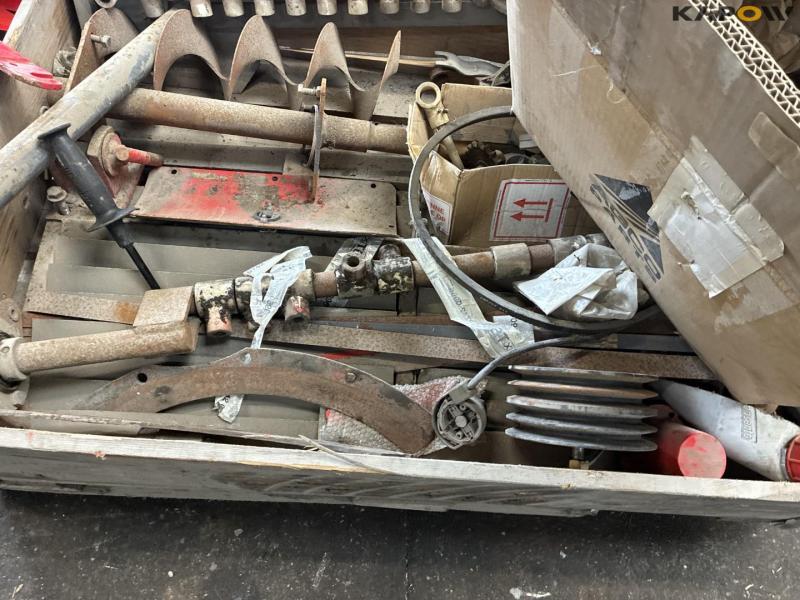 Dronningborg and Massey Ferguson combine harvester parts 22
