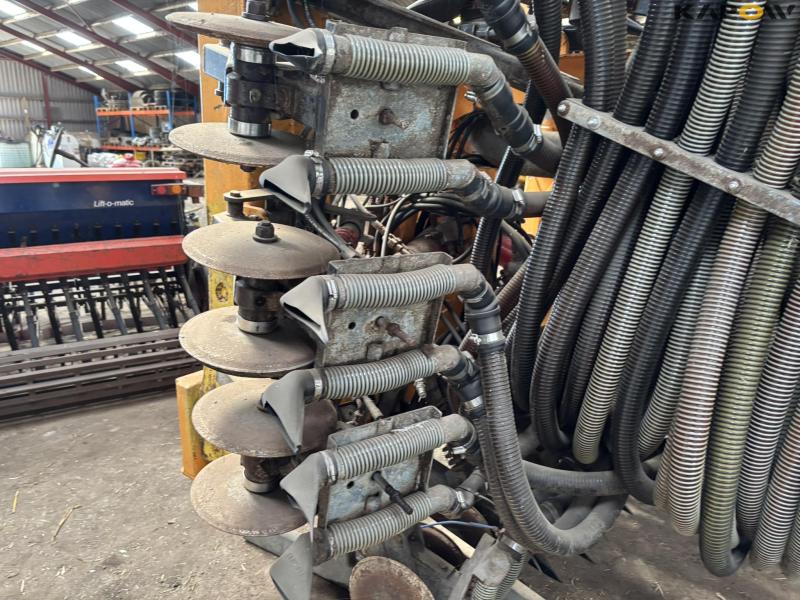 Duport AllTrack DW 12368 grassland spreader 45