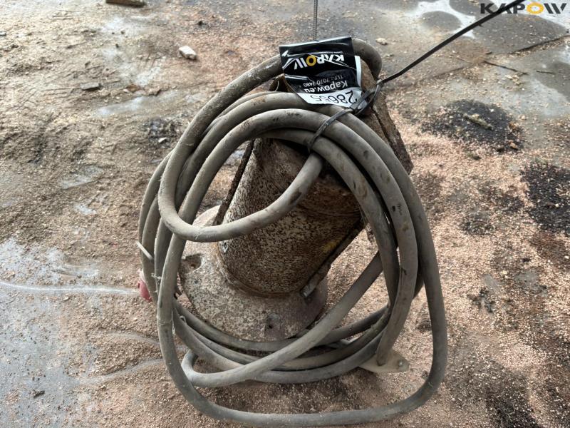 Submersible pump motor 10