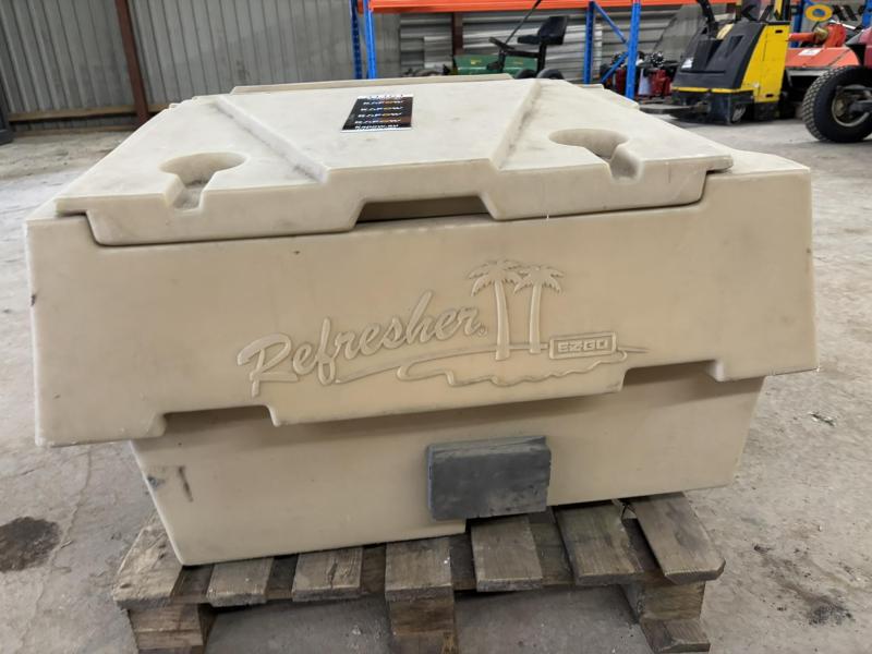 E-Z-GO Refresher bed container with lid 8