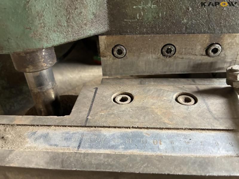 Eccentric press new-2 with corner notch 11