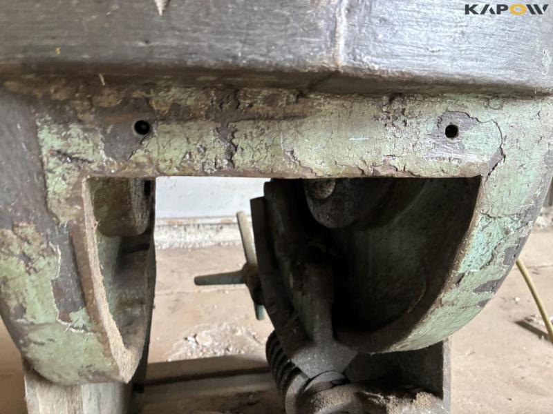 Eccentric press new-2 with corner notch 13