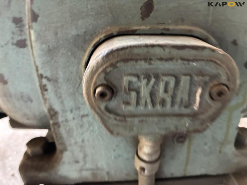 Eccentric press new-2 with corner notch 24