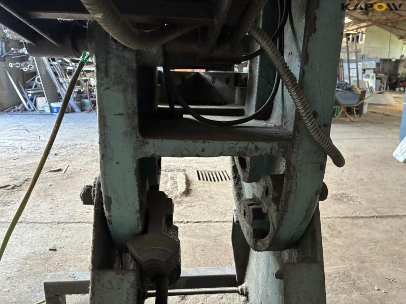 Eccentric press new-2 with corner notch 25