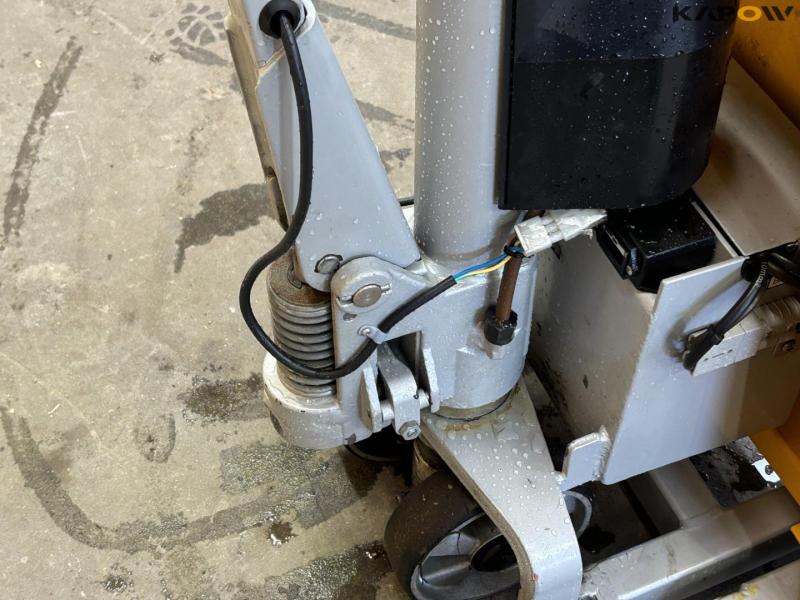 Electric pallet truck 7