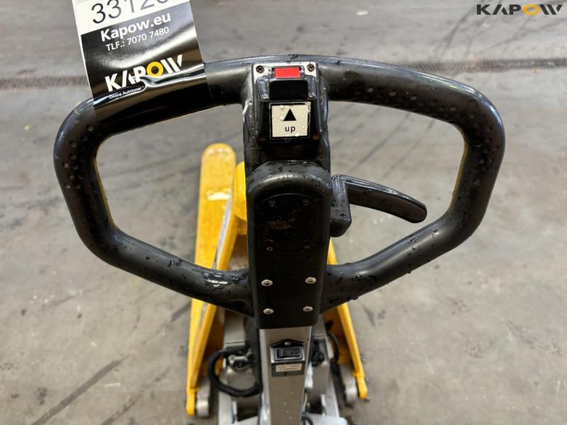 Electric pallet truck 8