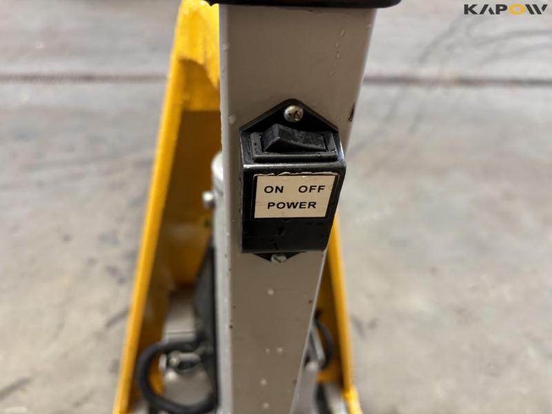 Electric pallet truck 9