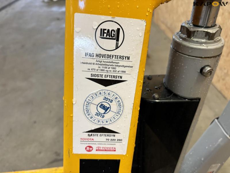 Electric pallet truck 12