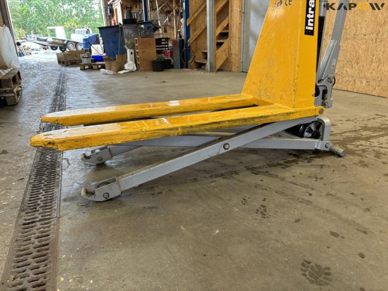 Electric pallet truck 13
