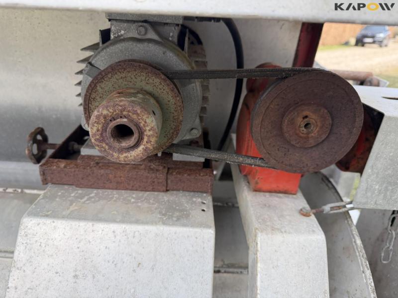 Electric self-propelled planting machine 13