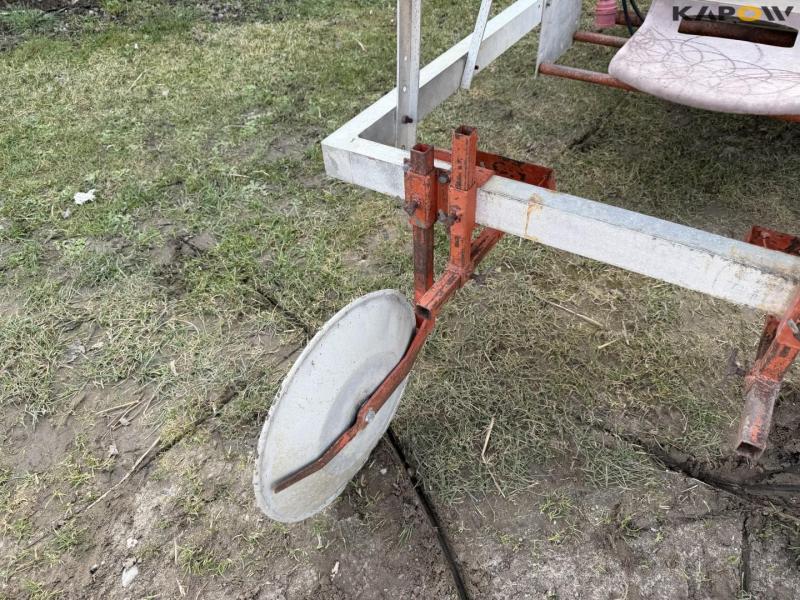 Electric self-propelled planting machine 19